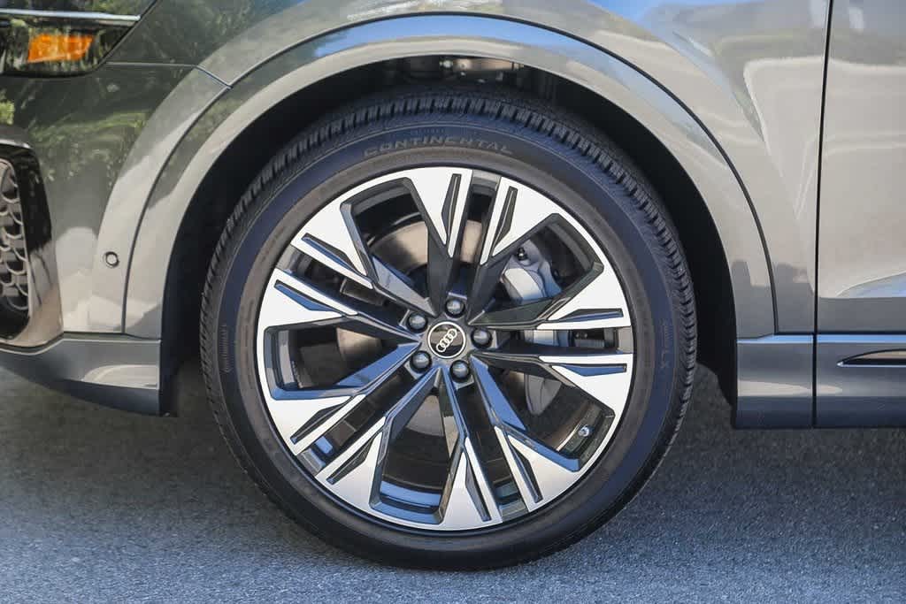 Thumbnail: 2025 Audi Q8 - 9