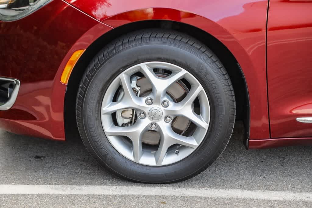 Thumbnail: 2019 Chrysler Pacifica - 9