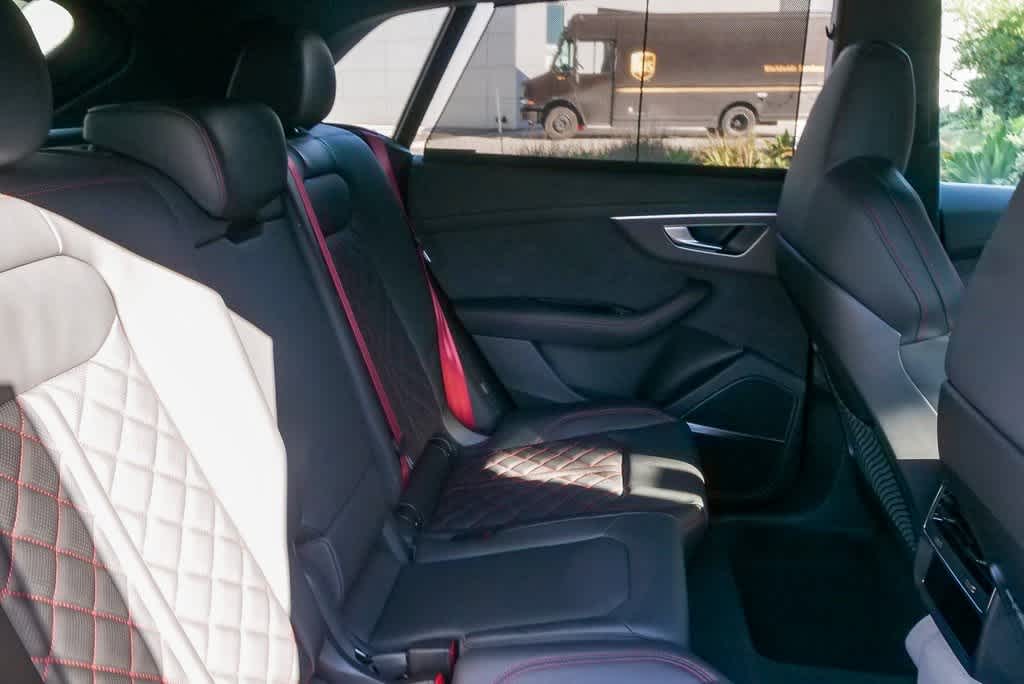 Thumbnail: 2026 Audi SQ8 - 15