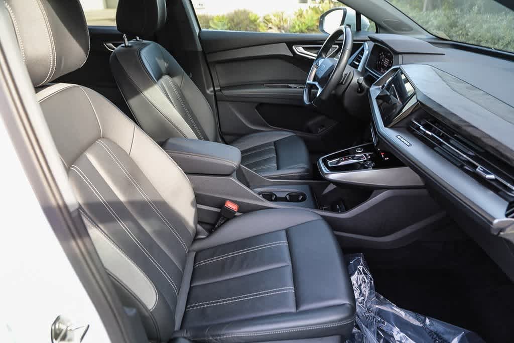 Thumbnail: 2023 Audi Q4 e-tron - 15