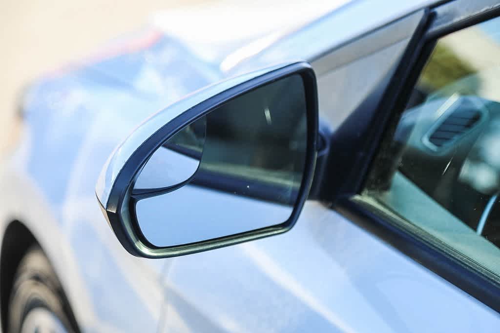 Thumbnail: 2017 Hyundai Elantra - 18