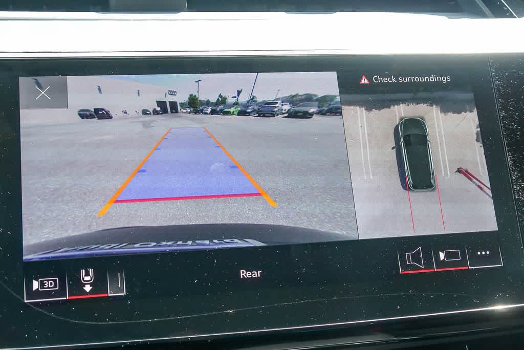 Thumbnail: 2022 Audi e-tron - 25