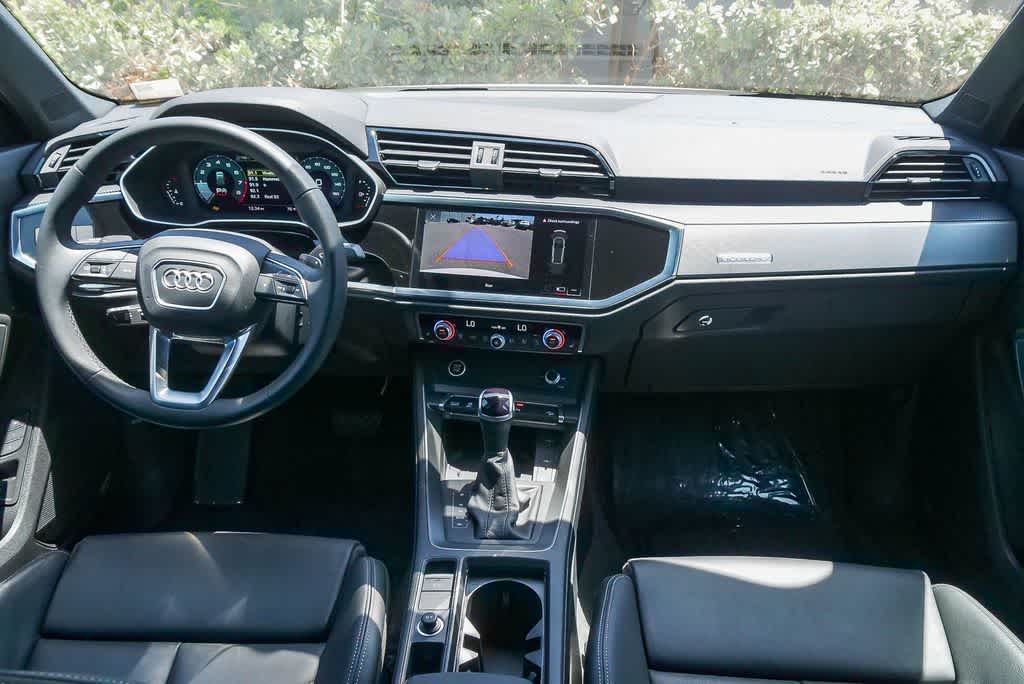 Thumbnail: 2025 Audi Q3 - 12