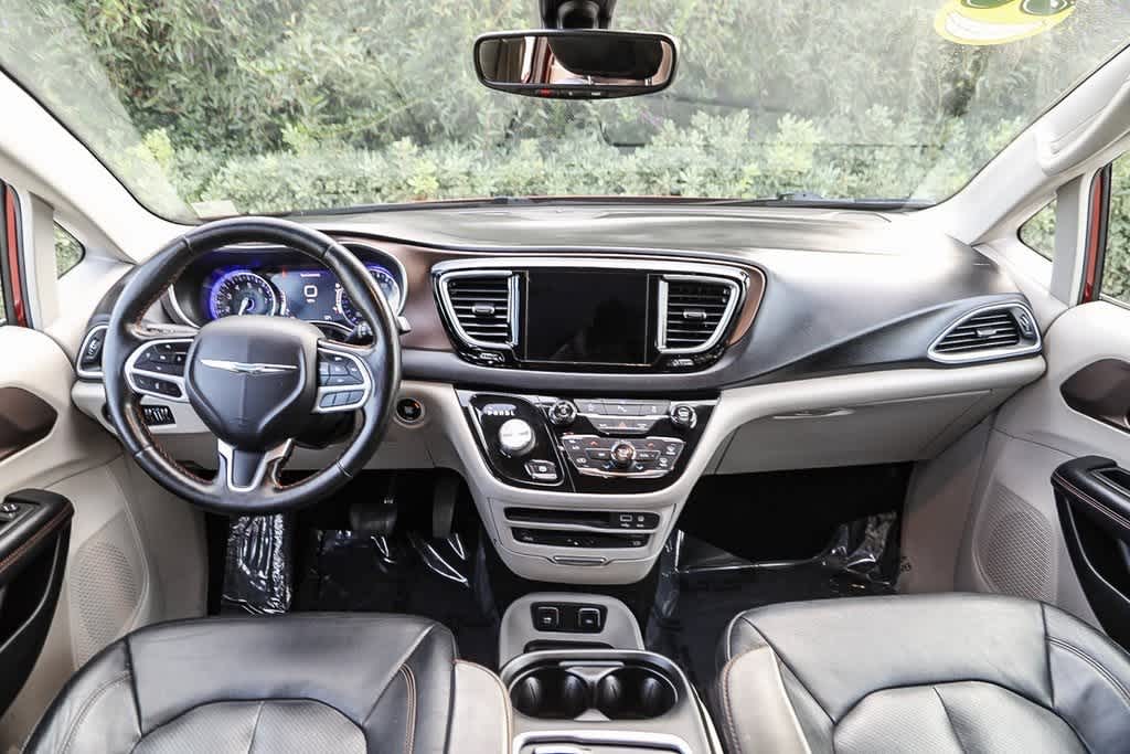 Thumbnail: 2019 Chrysler Pacifica - 11