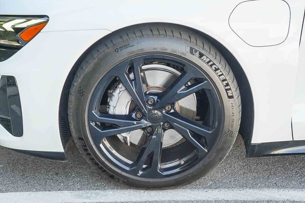 Thumbnail: 2022 Audi e-tron GT - 10