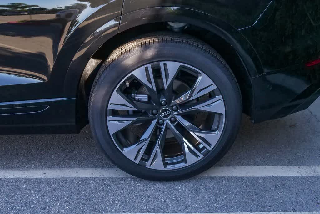 Thumbnail: 2026 Audi Q8 - 6