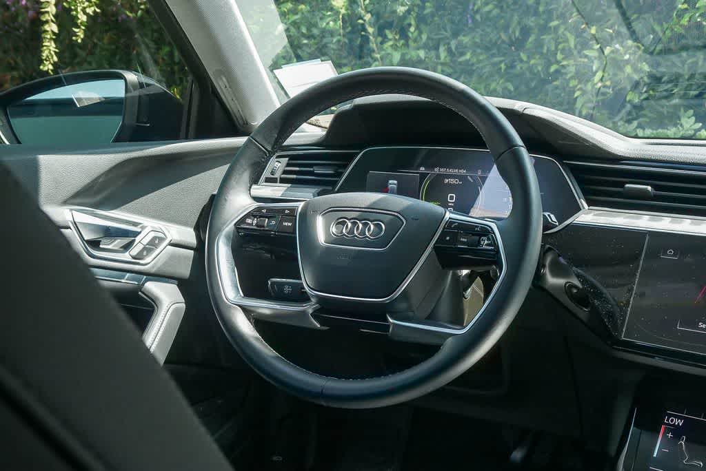 Thumbnail: 2022 Audi e-tron - 16