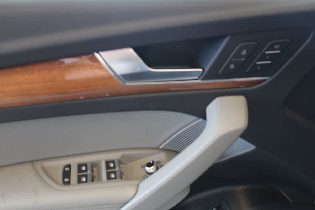 Thumbnail: 2022 Audi Q5 - 21