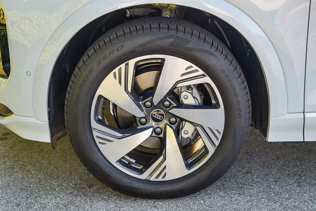 Thumbnail: 2025 Audi Q6 e-tron - 10