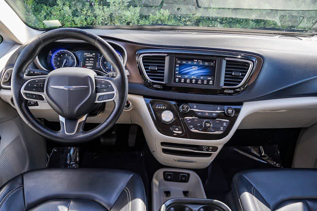 Thumbnail: 2020 Chrysler Voyager - 12