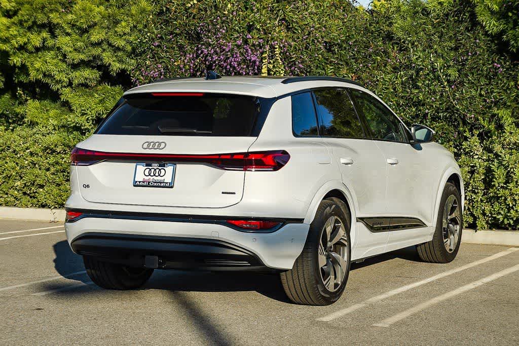 Thumbnail: 2025 Audi Q6 e-tron - 4