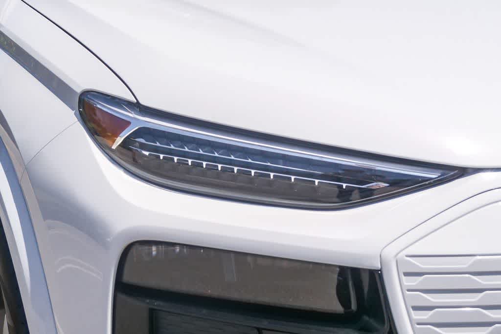 Thumbnail: 2025 Audi Q6 e-tron - 4