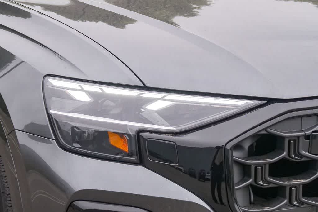 Thumbnail: 2026 Audi Q8 - 4