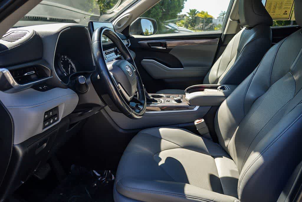 Thumbnail: 2022 Toyota Highlander - 20