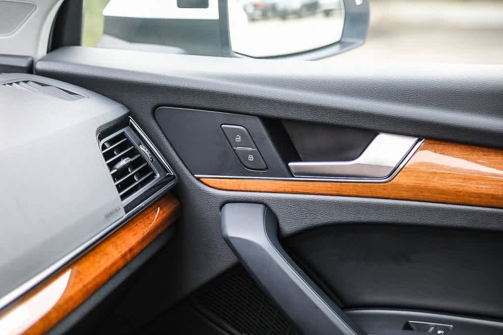 Thumbnail: 2023 Audi Q5 - 20