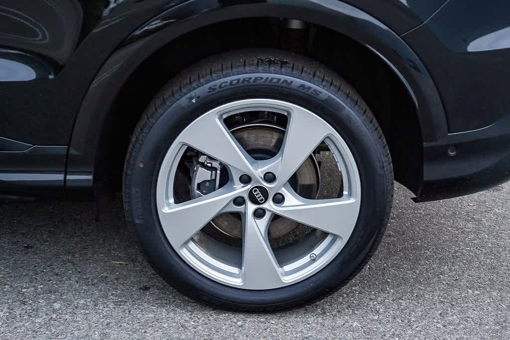 Thumbnail: 2025 Audi Q5 - 11