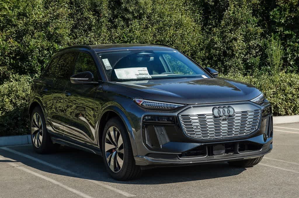 Thumbnail: 2025 Audi SQ6 e-tron - 3