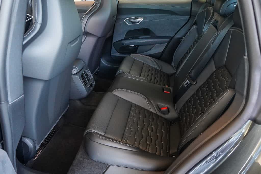 Thumbnail: 2026 Audi e-tron GT - 21