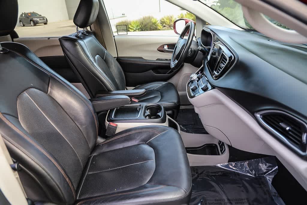 Thumbnail: 2019 Chrysler Pacifica - 15