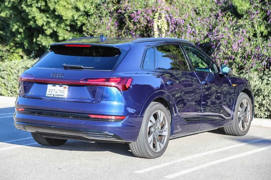 Thumbnail: 2022 Audi e-tron - 4