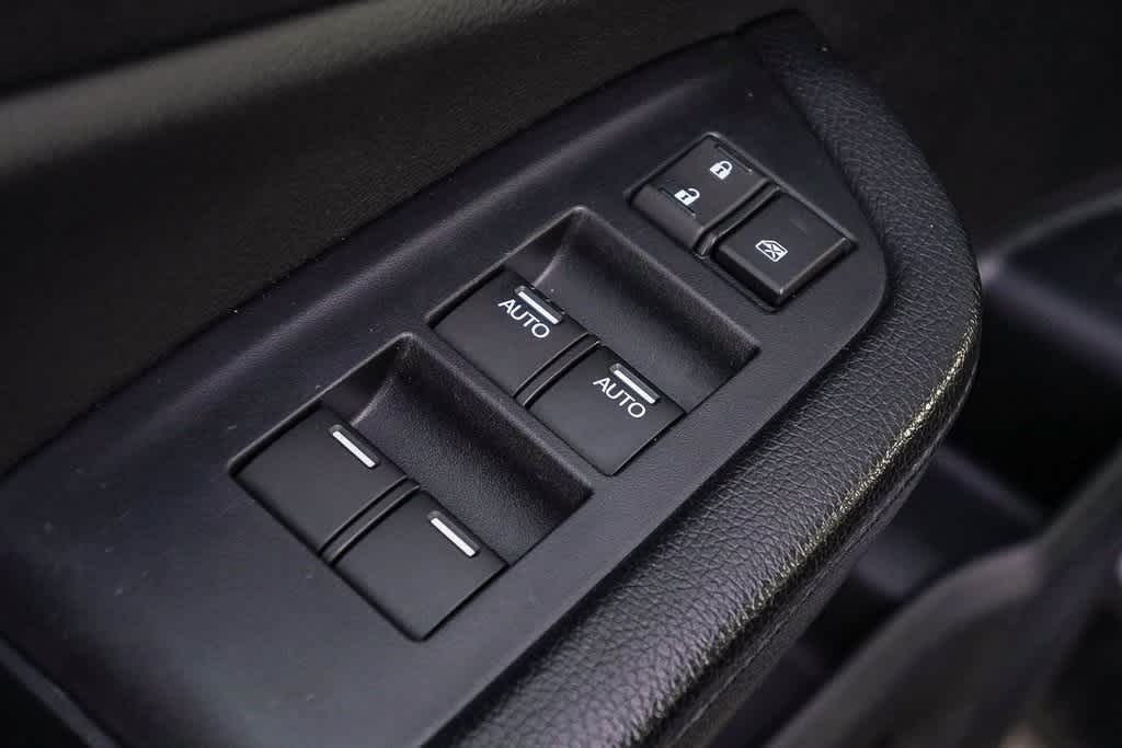 Thumbnail: 2017 Honda Pilot - 23