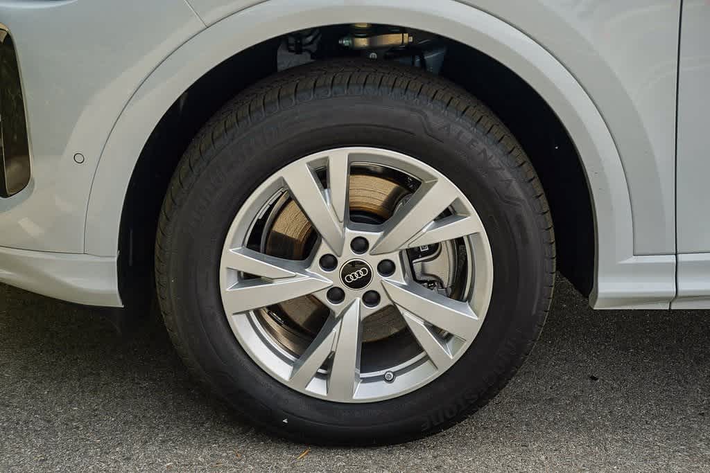 Thumbnail: 2025 Audi Q5 - 10