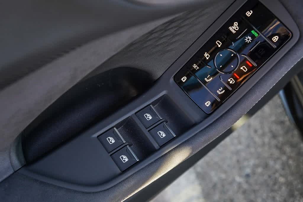 Thumbnail: 2025 Audi S5 - 23