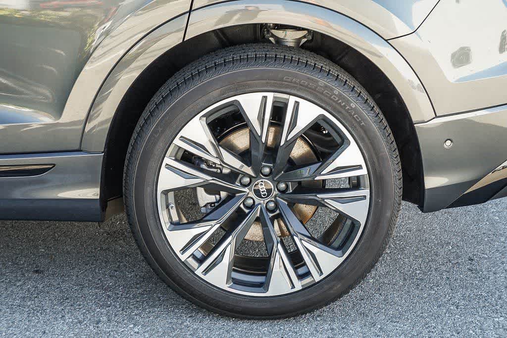 Thumbnail: 2026 Audi Q8 - 11