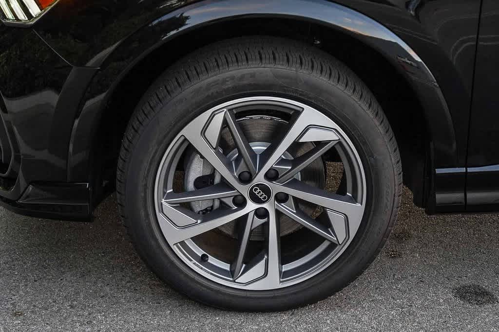 Thumbnail: 2025 Audi Q3 - 10