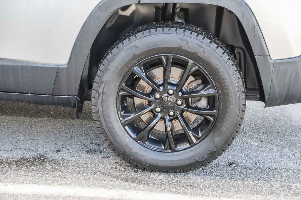 Thumbnail: 2018 Jeep Cherokee - 10