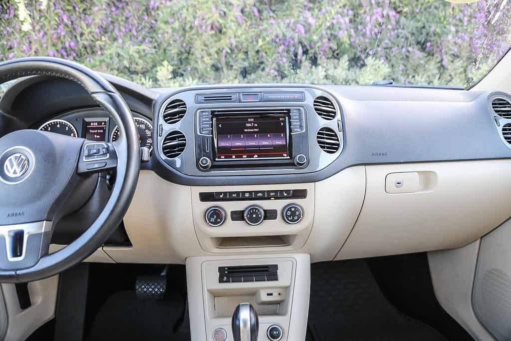 Thumbnail: 2017 Volkswagen Tiguan - 12