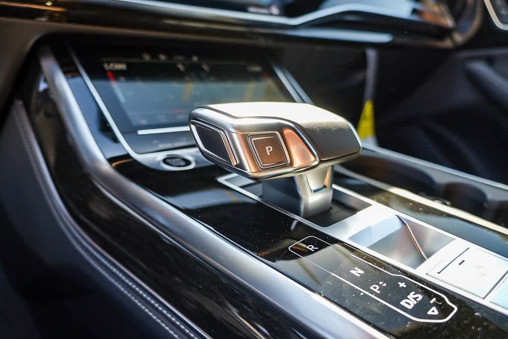 Thumbnail: 2026 Audi Q8 - 25