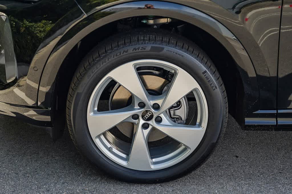 Thumbnail: 2025 Audi Q5 - 10