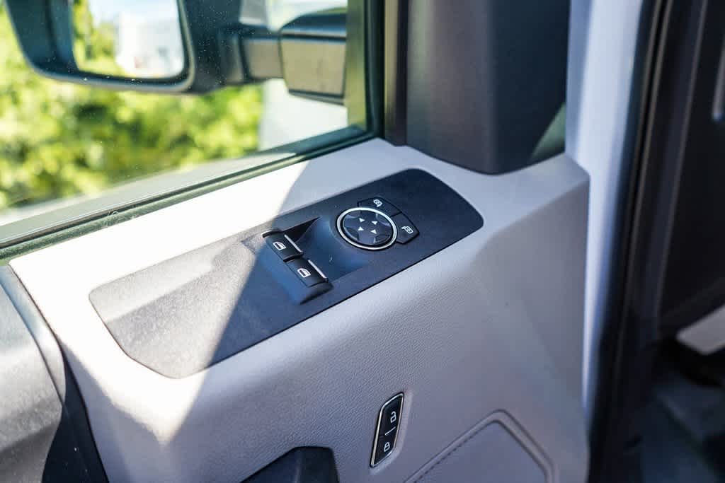 2020 Ford Econoline E-250 21