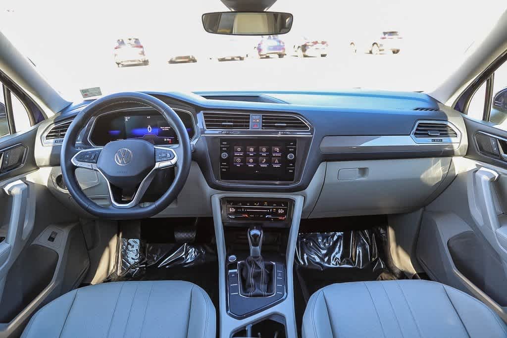 Thumbnail: 2022 Volkswagen Tiguan - 11