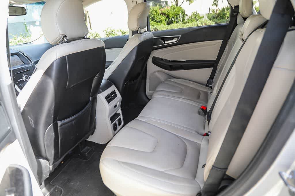 Thumbnail: 2018 Ford Edge - 16