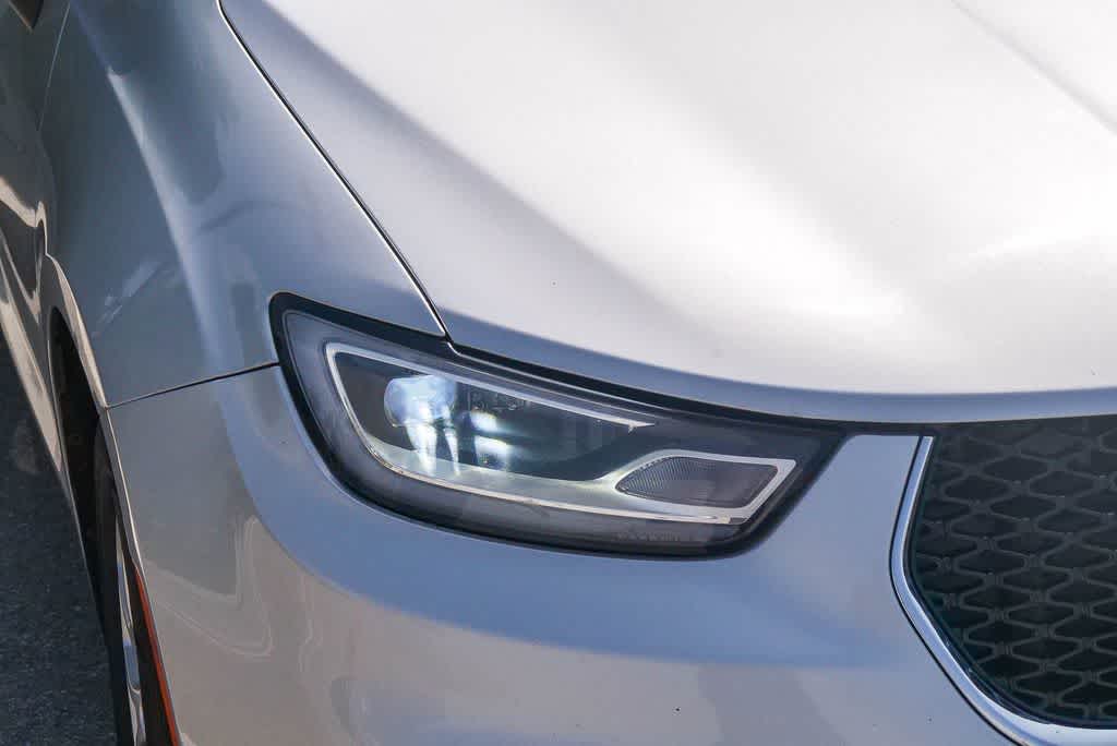 Thumbnail: 2023 Chrysler Pacifica - 4