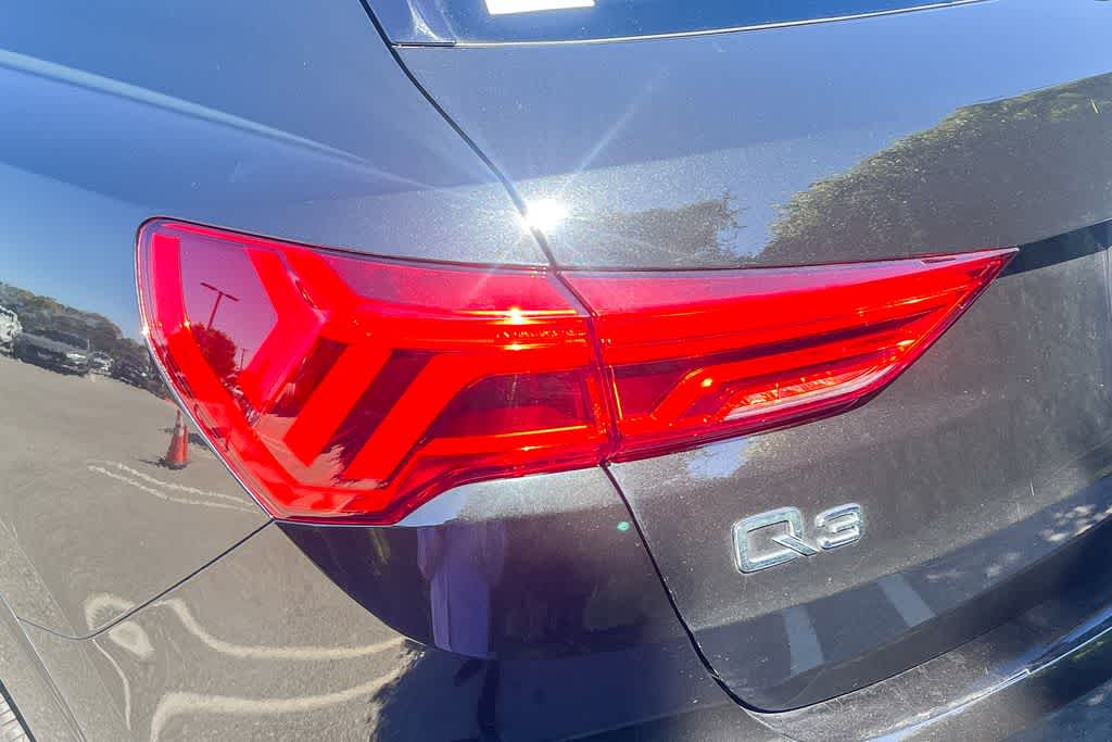 Thumbnail: 2022 Audi Q3 - 11