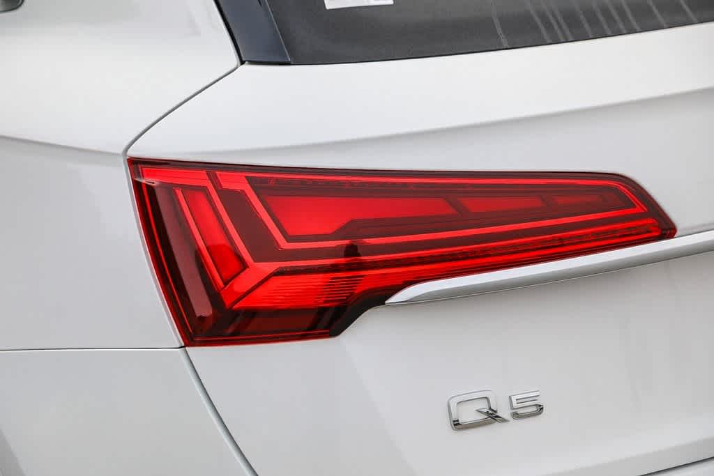 Thumbnail: 2023 Audi Q5 - 8