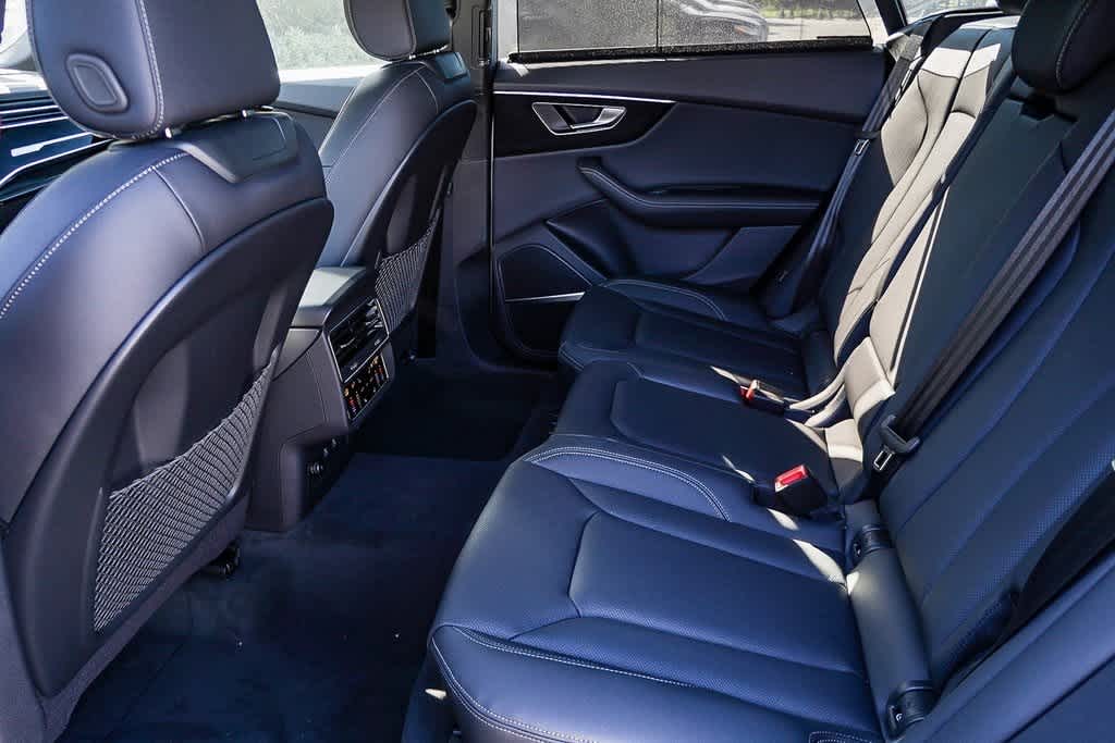 Thumbnail: 2026 Audi Q8 - 21