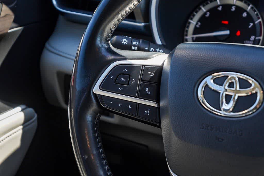 Thumbnail: 2022 Toyota Highlander - 16