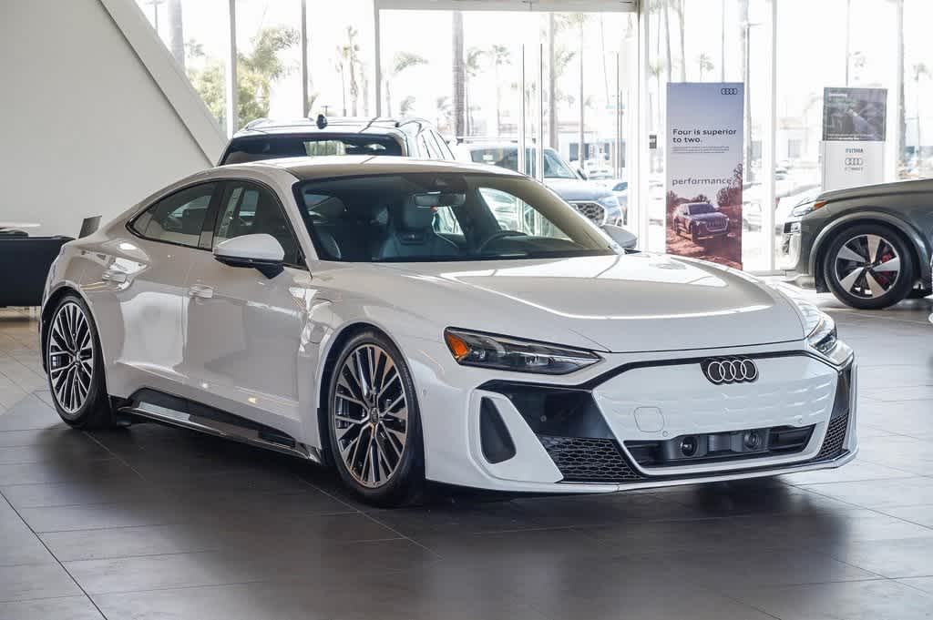 Thumbnail: 2025 Audi e-tron GT - 3