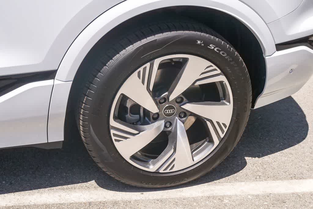 Thumbnail: 2025 Audi Q6 e-tron - 7