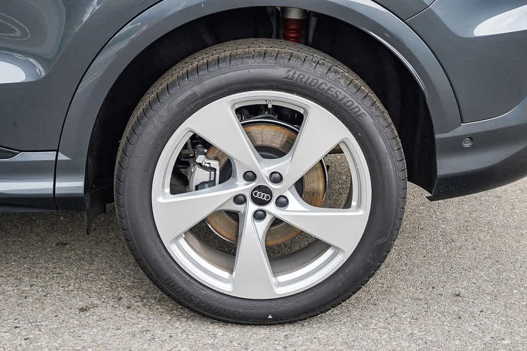 Thumbnail: 2025 Audi Q5 - 11