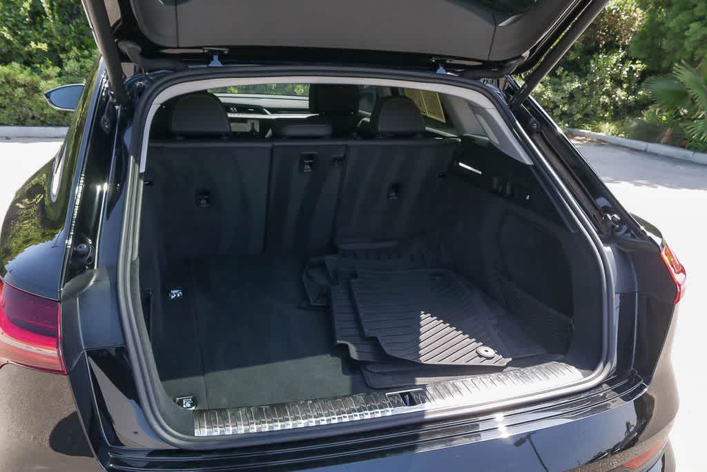 Thumbnail: 2022 Audi e-tron - 26