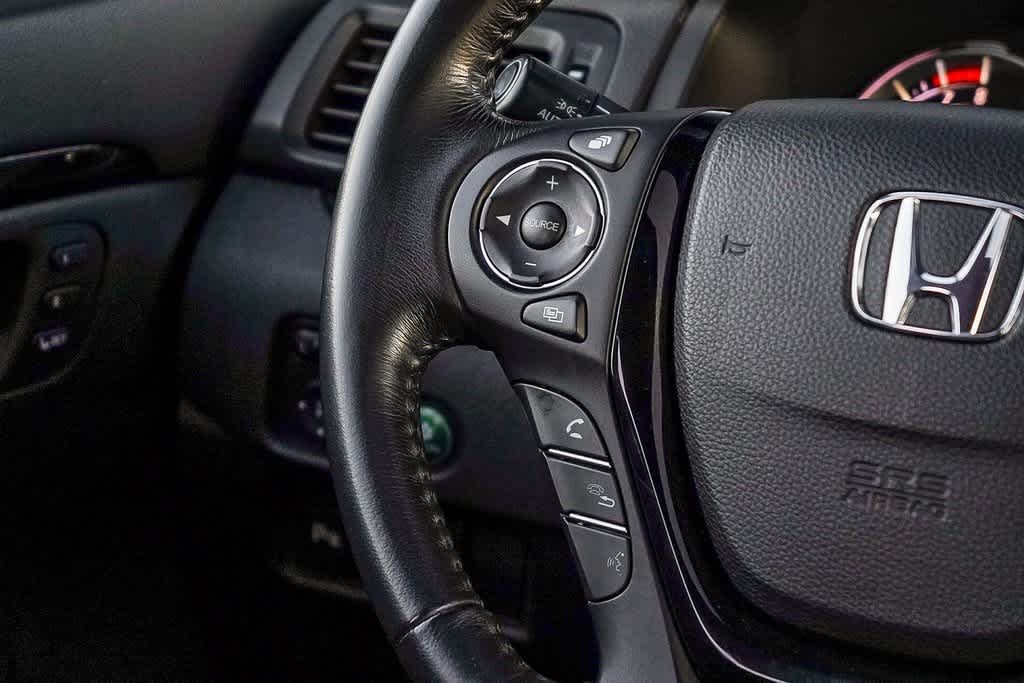 Thumbnail: 2017 Honda Pilot - 16