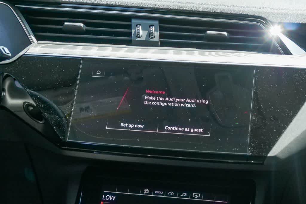 Thumbnail: 2022 Audi e-tron - 15