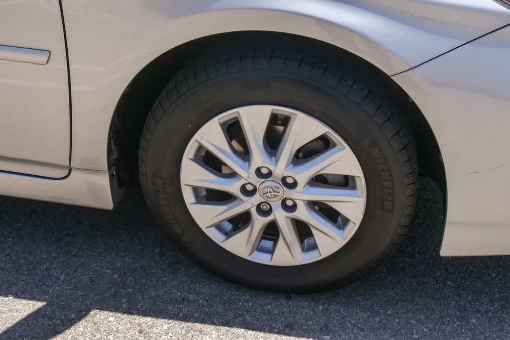 Thumbnail: 2014 Toyota Prius - 5