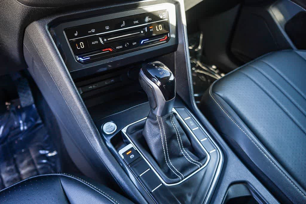 Thumbnail: 2022 Volkswagen Tiguan - 17