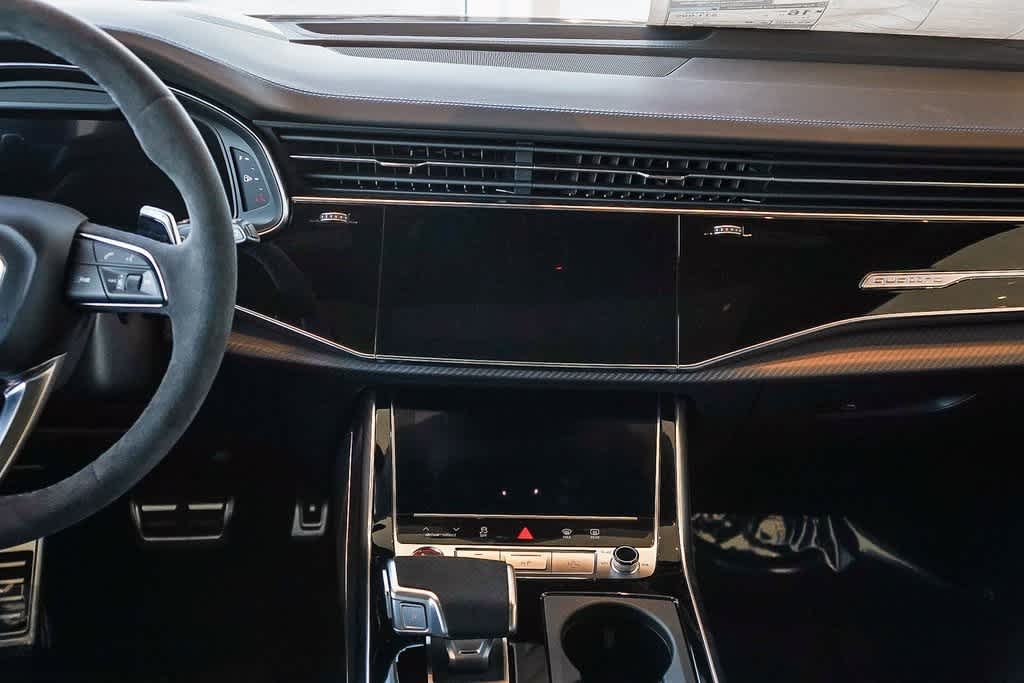 Thumbnail: 2026 Audi RS Q8 - 13